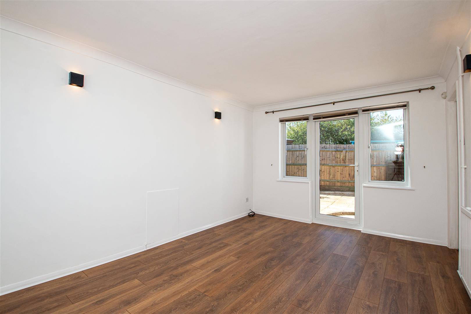 Caraway Close, Walnut Tree